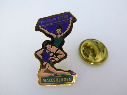 Pin badge twirling - pin's,