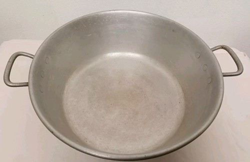 Ancienne bassine aluminium - en,