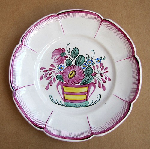 Assiette signée décor - ch,