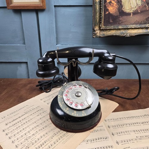 Téléphone ancien - , en
