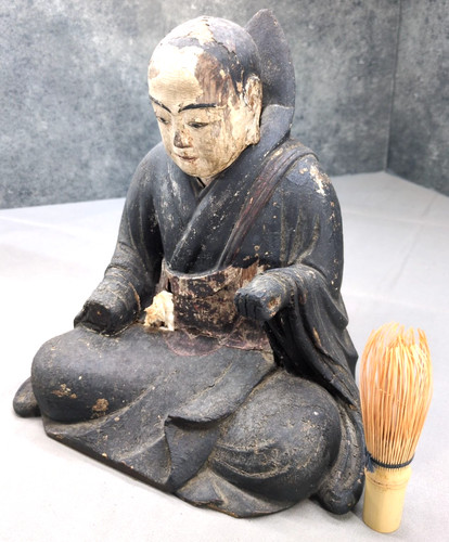 Statue bouddhiste moine assis