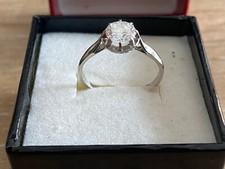 Bague Solitaire Platine 22k (950°/°°) Ornée d'un Diamant Rond Brillant 0.85 ct