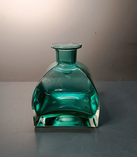 Beautiful perfume bottle - , /