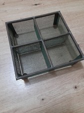 Casier de ranrgement .Industriel. Maille d'acier colorée verte. Vintage.