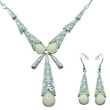 Parure Collier Boucles d'oreilles blanche blanc gouttes chaîne argentée mariage