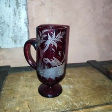 Ancien verre à pied et anse