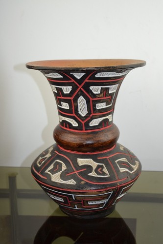 Vase terre cuite signé - , luis