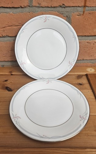 Une paire assiettes thé - de, À