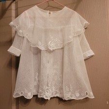 robe de baptême ancienne , en tulle de coton brodé ,