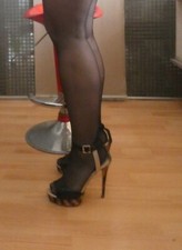 ESCARPINS NOIRS TALONS AIGUILLES RELISH  TAILLE 38