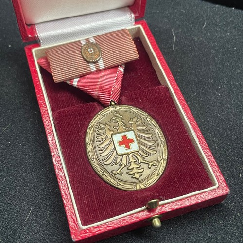Médaille mérite croix - du,