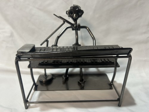 Keyboard singer nuts - singer,