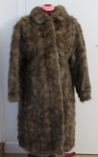  Manteau de fourrure vintage, 2 poches marque " E. Caricchio - Chalon-sur-Saône"