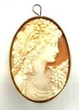 PENDENTIFS OR 9 CARATS -