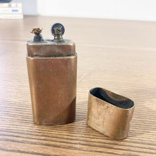 Briquet de Soldat Circa 1930 – Design Brut & Patiné cuivre