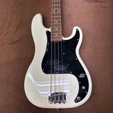 Fender Japan P Bass avec micro Dimarzio magnifiquement entretenu excellent