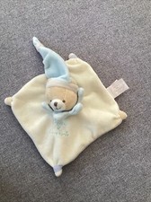 Doudou Et Compagnie Ours Plat Carré Acidulé Beige Bleu Ciel Blanc Bonnet DC2372