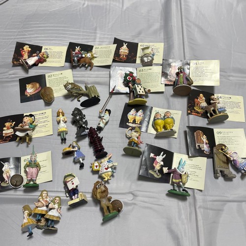 Lot figurines alice - de,