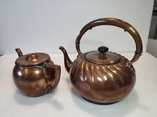 1 ANCIENNE THEIERE et son POT A LAIT en CUIVRE