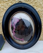 BONNET DE BAPTEME BRODE DANS UN ENCADREMENT VERRE BOMBE 1866 BANNES FENAUTRIGUES