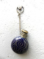 Petit flacon à Parfum  19e siècle en porcelaine bleu  Perfum Bottle Vinaigrette