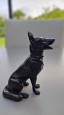 Chien berger Malinois ou Allemand en régule Tbe L 10 cm H 13 cm  Assis