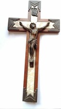 1 ancien crucifix - laiton et nacre - style Art Déco -