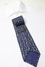 Cravate Bleue À Motifs En