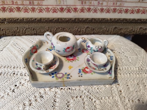 Dinette miniature porcelaine