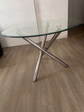 table à manger ronde a vendre 100€ avec 3 chaises et 3 housse gratuit