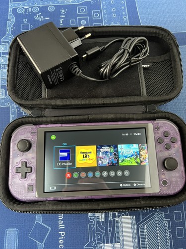 Switch lite pucée - 128go, comme