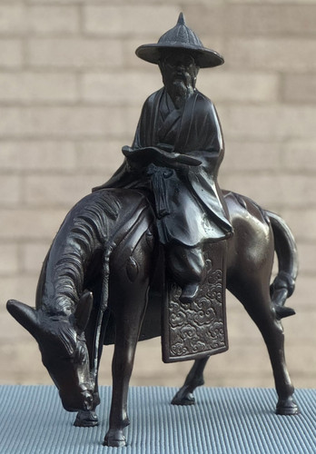 Toba bronze man reading - man,