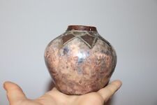 Ancienne céramique signée  " R.V entouré d une tour " vase