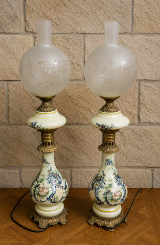 Paire lampes pétrole - à,