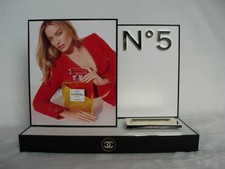 Présentoir Parfum CHANEL " N°5 "  sans FLACON photo "Margot Robbie"