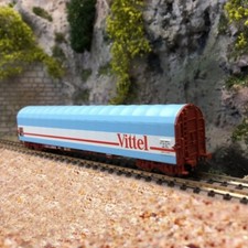 Wagon à bâche coulissante
