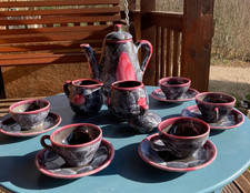 Service à thé ou à café "Vallauris" en céramique rose et gris 13 pièces vintage