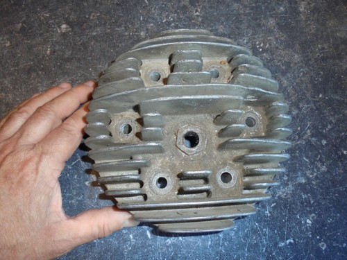 Grosse culasse ancienne moto - d'ancienne,