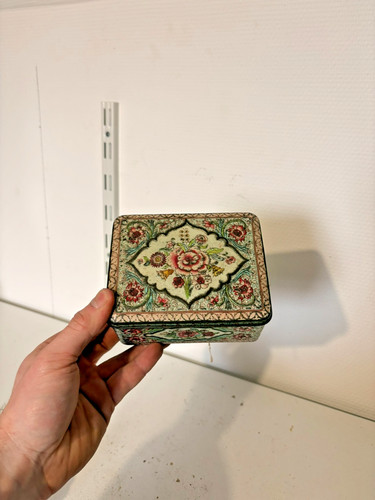 Ancien boîte métallique - ancien,