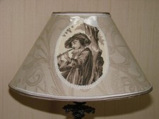 Abat-jour toile ancienne et médaillon de toile de Jouy en appliqué . diam.26 cm