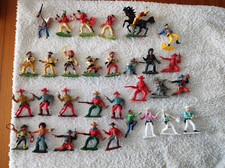 Lot de 31 figurines Indiens et