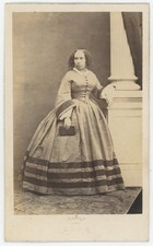 CDV. Portrait d'une femme. Timbre sec couronne comtale famille de Barbentane.