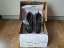 Neuve paire chaussure de