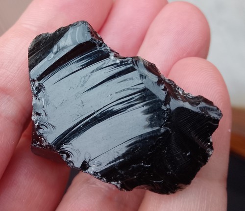 20.70gr 37x33x22mm obsidienne