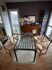 table salle à manger plateau en verre structure métal noir et ses 4 chaises 