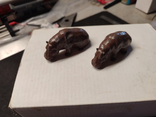 Deux hippopotames plomb - hippopotames,