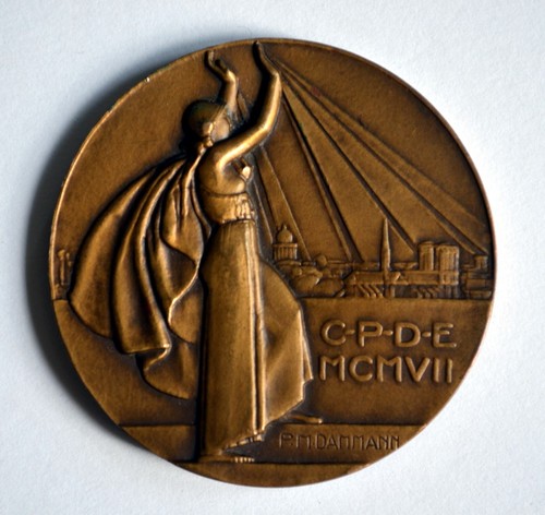 Belle medaille femme - art, deco