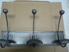 Porte-manteaux mural tôle 3 patères style industriel atelier loft