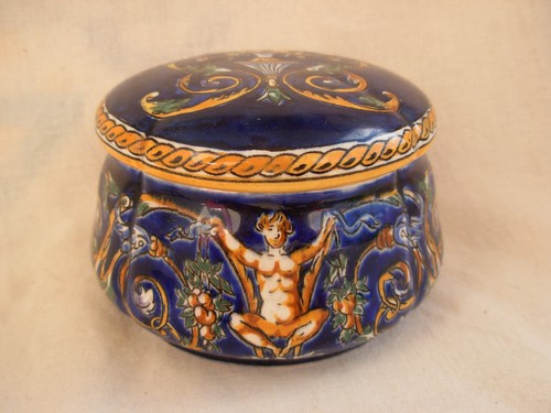 Bonbonniere faience de - bonbonniere, en