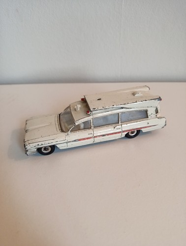 Dinky toys voiture ambulance - toys,